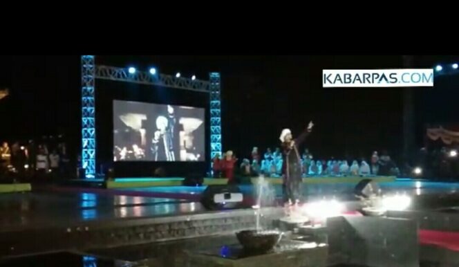 
Tampil di Penutupan Rakornas 3 Lesbumi, Charly Setia Band Pukau Warga NU Pasuruan