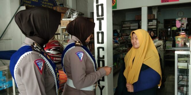
Peringati Hari Bhayangkara ke-73, Polres Pasuruan Bagi-bagi SIM Gratis