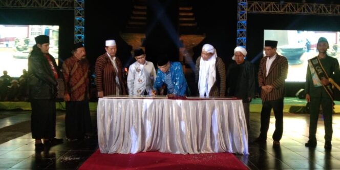 
Bupati Gus Irsyad Resmikan Museum Cheng Hoo di Hadapan Ribuan Santri Pasuruan