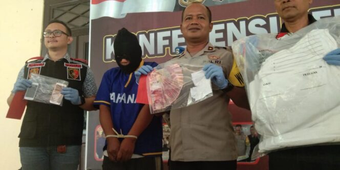 
Miris, Suami Tega Jual Istri Hubungan Bertiga Via Medsos