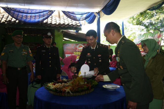 
Peringati Puncak Hari Bhayangkara ke-73, Polres Probolinggo Gelar Tasyakuran