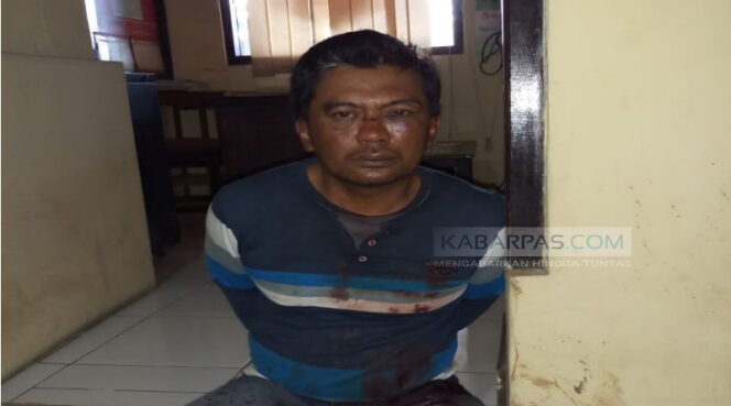 
Curi Helm, Pria Ini Dihajar Warga hingga Lebam