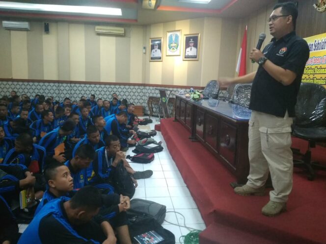 
Cegah Penyebaran Berita Hoax, Ini yang Dilakukan Polisi untuk Pelajar di Pasuruan