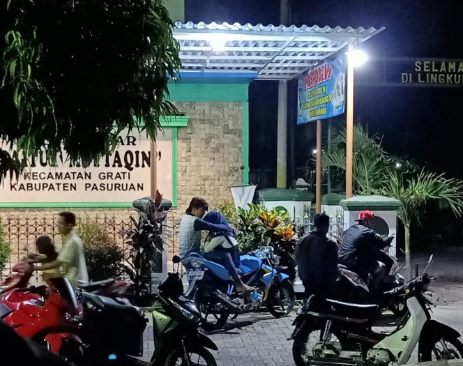 
Miris, Sejoli Mesum di Depan Masjid Grati 