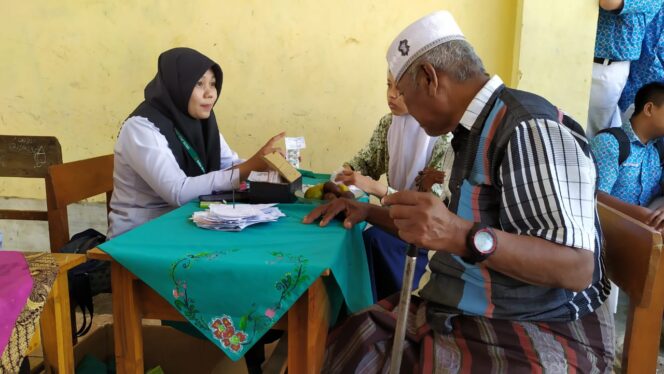 
Peringati Milad, MTS dan MA An-Nur Winongan Gelar Pengobatan Gratis untuk Warga