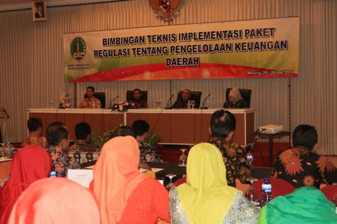 
Pemkot Pasuruan Gelar Bimtek Penatausahaan Administrasi Pengelolaan Kuangan Dana Kelurahan