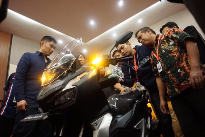 
MPM Kenalkan Skutik Penjelajah Jalanan, Honda ADV150 Untuk Masyarakat Jatim