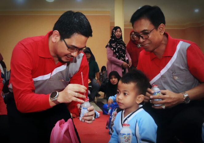 
Wawali Kota Pasuruan Ajak Anak-anak Paud Gemar Minum Susu 