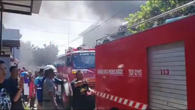 
Klik Aplikasi 112, Gudang Kardus yang Terbakar Dapat Dijinakkan
