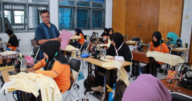 
UPT BLK Probolinggo Gelar Uji Kompetensi Kejuruan Menjahit