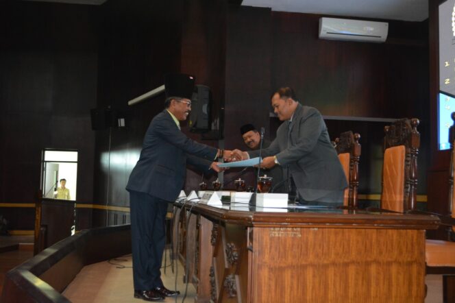 
Seluruh Fraksi Setujui P-APBD Kabupaten Probolinggo 2019
