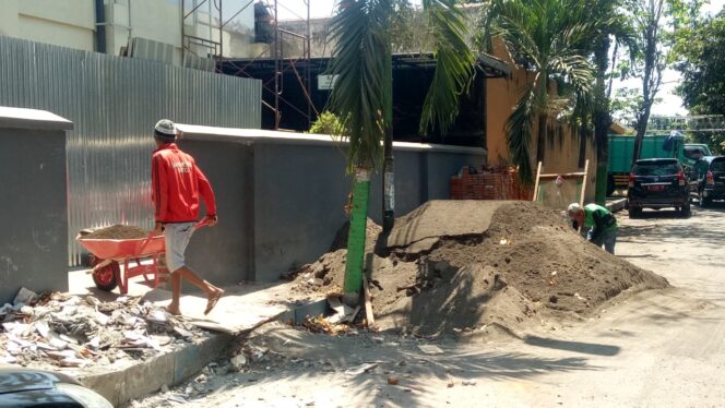 
Proyek Pembangunan Infrastruktur Pelayanan di PN Bangil Resahkan Warga