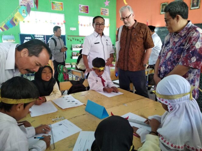 
Tingkatkan Kualitas Pendidikan, Monitoring Bersama Sekolah Mitra INOVASI di Probolinggo