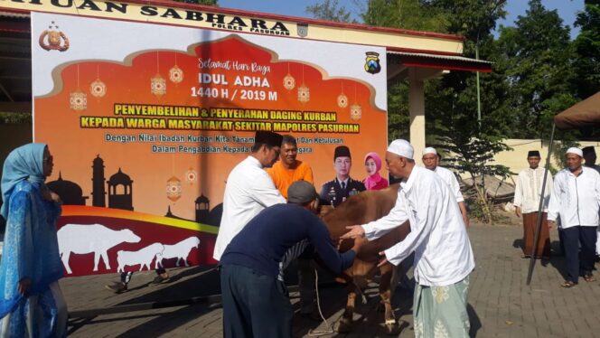 
Polres Pasuruan Sembelih 10 Ekor Sapi dan 56 Kambing