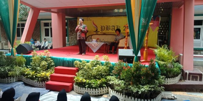 
Kemenag RI Gembleng Mahasiswa PBAK UIN Banten Tentang Moderasi Beragama
