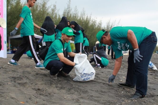 
Resik-resik Pantai Duta, Kumpulkan 143 Kg Sampah