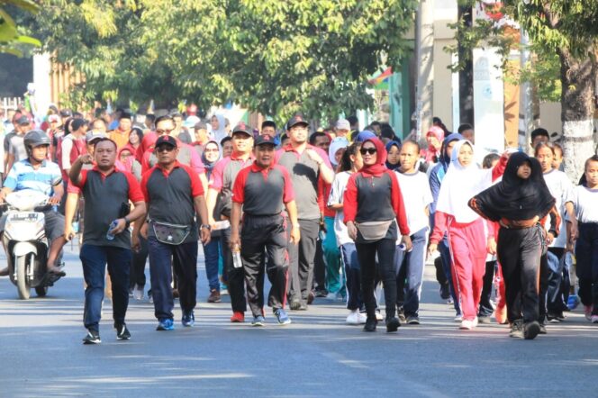 
Ribuan Warga Kota Pasuruan Ikut Jalan Sehat Peringatan HUT Kemerdekaan RI ke-74