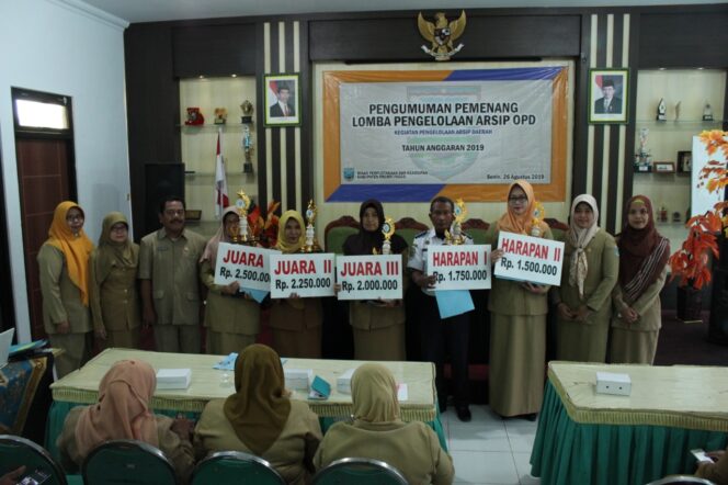 
Bappeda Juara Lomba Pengelolaan Arsip Tingkat OPD Pemkab Probolinggo
