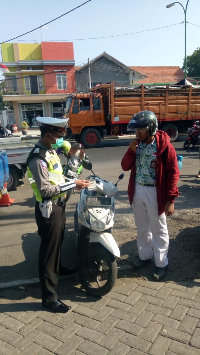 
Hari Pertama Ops Patuh, Petugas Tilang Ratusan Pengendara