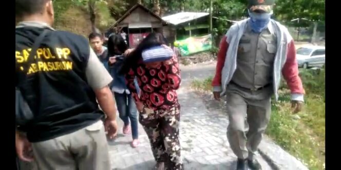 
Belasan PSK Tretes Terjaring Razia Senja Satpol PP Kabupaten Pasuruan