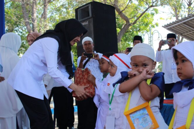 
Ratusan Siswa PAUD Non Formal di Probolinggo Dilatih Manasik Haji Kecil Ceria