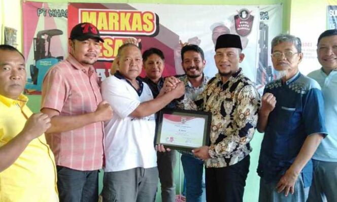 
Persewangi Berikan Penghargaan ke Sejumlah Tokoh Penting di Banyuwangi