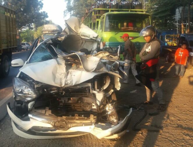 
Satu Keluarga Tewas Usai Terlibat Kecelakaan di Probolinggo
