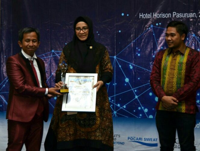 
Raih Kabarpas Award, Evi Zaenal Abidin: Saya Berasa di Balai Sarbini Jakarta