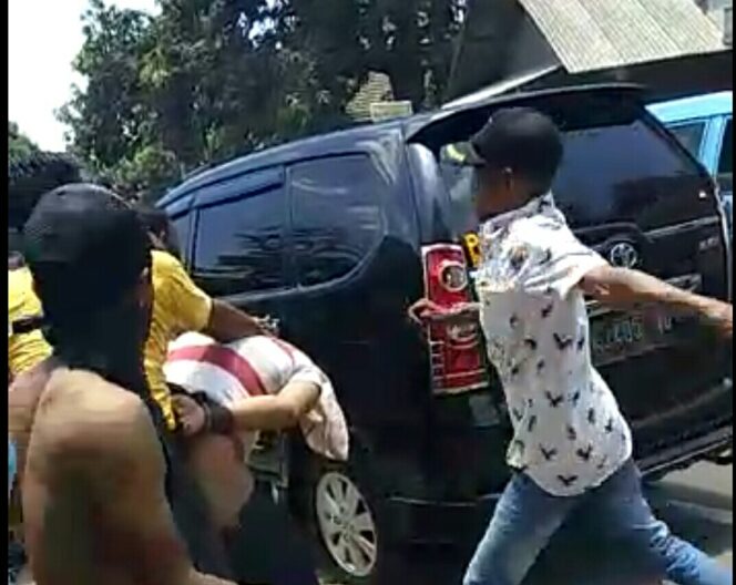 
Perampok Nyaru Jadi Petugas PDAM, Babak Belur Dimassa Warga Pesona Candi