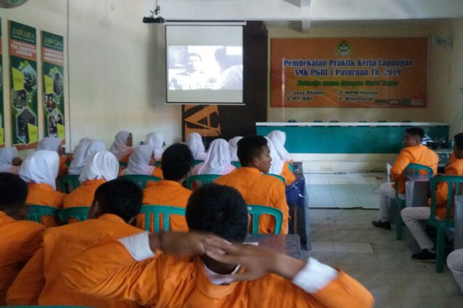 
Begini Reaksi Pelajar SMK PGRI 1 Pasuruan Usai Nobar Film G30S PKI