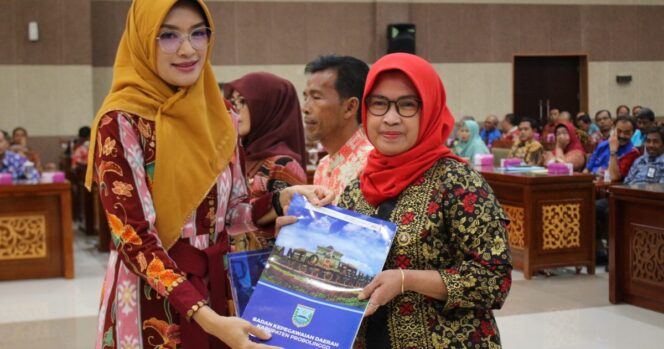 
525 ASN di Probolinggo Terima SK Dan Penghargaan Kenaikan Pangkat