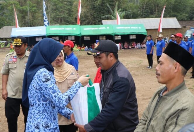
Bupati Tantri Kukuhkan Kampung Siaga Bencana Tiris Bersatu