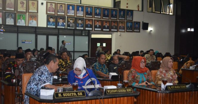 
Andi Suryanto Resmi Jadi Pimpinan DPRD Kabupaten Probolinggo Periode 2019-2024