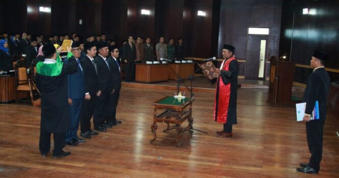 
Empat Pimpinan DPRD Kabupaten Probolinggo Resmi Dilantik