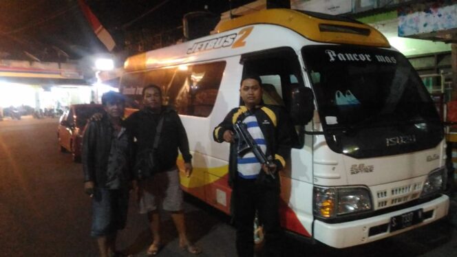 
Detik-detik Tim Reskrim Polsek Grati Tangkap Pelaku Penggelapan Mobil  Saat Kabur ke Lumajang