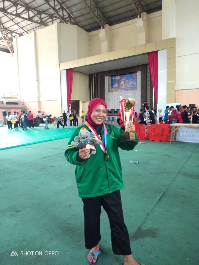 
Siswi SMK Negeri 1 Pasuruan Raih Medali Emas Olimpiade Olahraga Siswa Nasional
