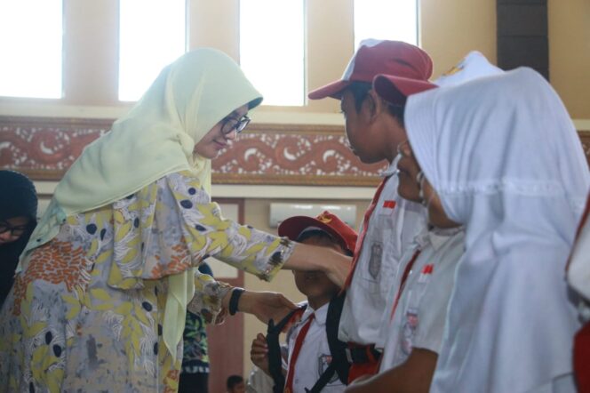 
Ribuan Anak Yatim di Probolinggo Dapat Santunan dari Pemkab