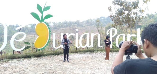 
Cak Sodik New Monata Shooting Vidio Klip di DeDurian Park