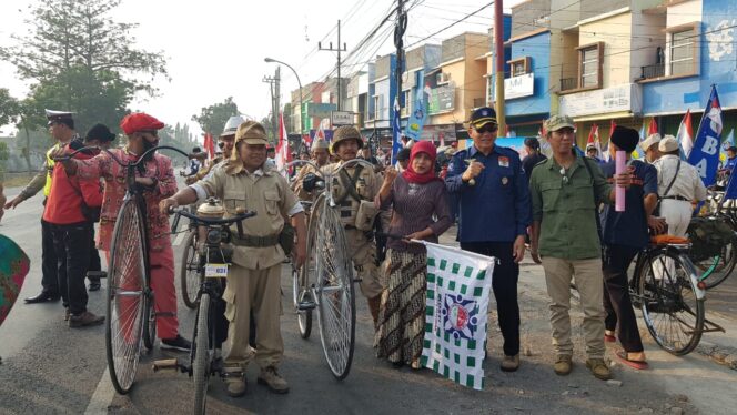 
Puncak HUT ke-60 SMK PGRI 1 Pasuruan, Dimeriahkan Sepeda Santai Bareng Kosti