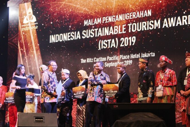 
Terapkan Konsep Sustainable Tourism, Desa Wisata Kertosari Diganjar Penghargaan Nasional ISTA 2019