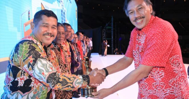 
Pemkab Probolinggo Raih Piala Wahana Tata Nugraha 2019