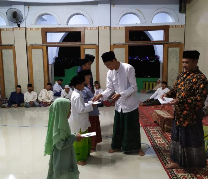 
Semarak Muharraman di Dusun Ngemplak, Dari Pawai Obor hingga Santunan Anak Yatim