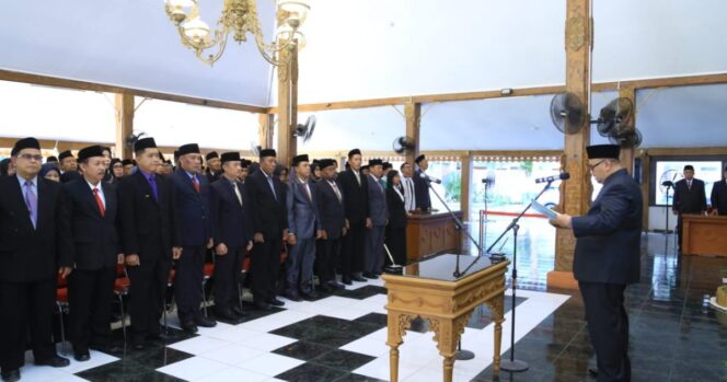 
Ratusan Pejabat di Lingkungan Pemkab Probolinggo Dimutasi