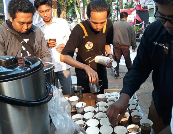 
Kenalkan Cita Rasa Kopi Asli Probolinggo, Komunitas Ini Bagikan Seribu Kopi