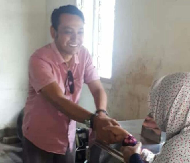 
Unesa Kembali Lakukan Pengabdian ke Masyarakat dengan Beri Pendampingan UKM Jamu