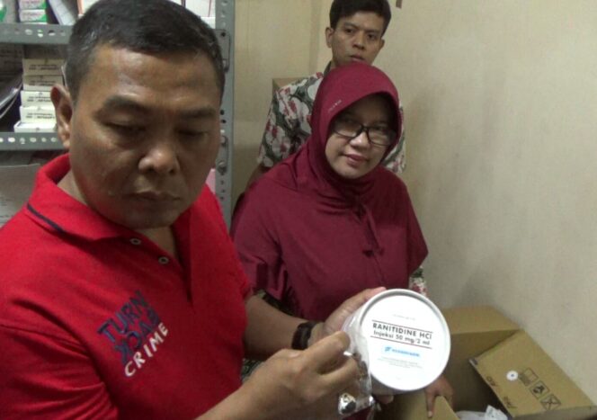 
Sidak Ranitidin di Rumah Sakit dan Apotik, Polresta Probolinggo Temukan Ratusan Obat Berbahaya