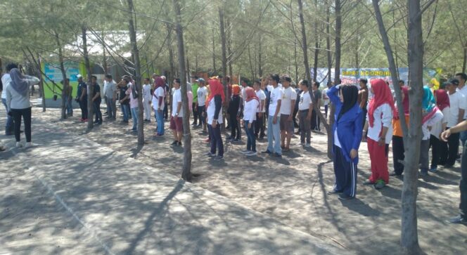 
Ratusan Orang Tenaga Ahli Pendamping Desa di Probolinggo Ikuti Rakor Refresh dan Outbond di Pantai Duta