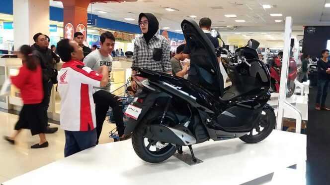 
Hadiah Special Bagi Pecinta Skutik, Honda Premium PCX Hadir di Jawa Timur