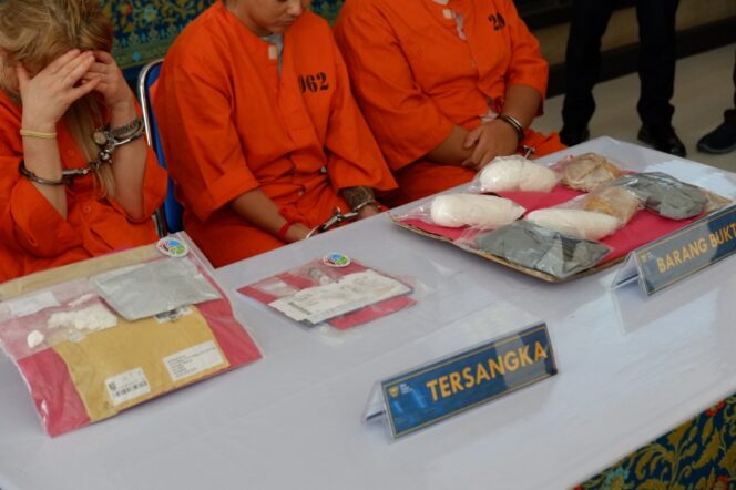
Simpan Narkoba Empat Wisatawan Asing Dibekuk Bea Cukai Ngurah Rai
