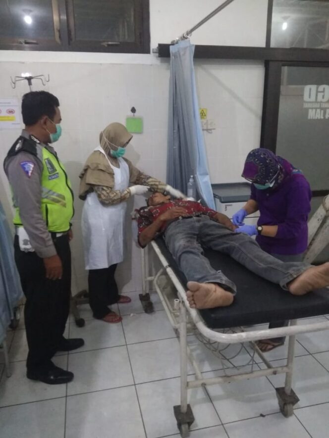 
Tabrak Alat Berat Sedang Terparkir, Anam Alami Luka-luka